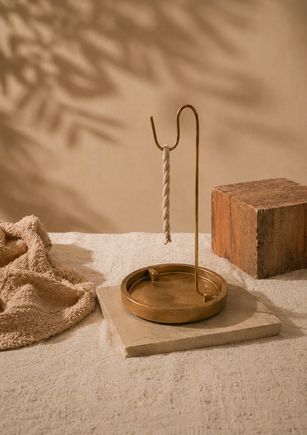 Mas du Roseau Pachamama support mèche à brûler métal doré