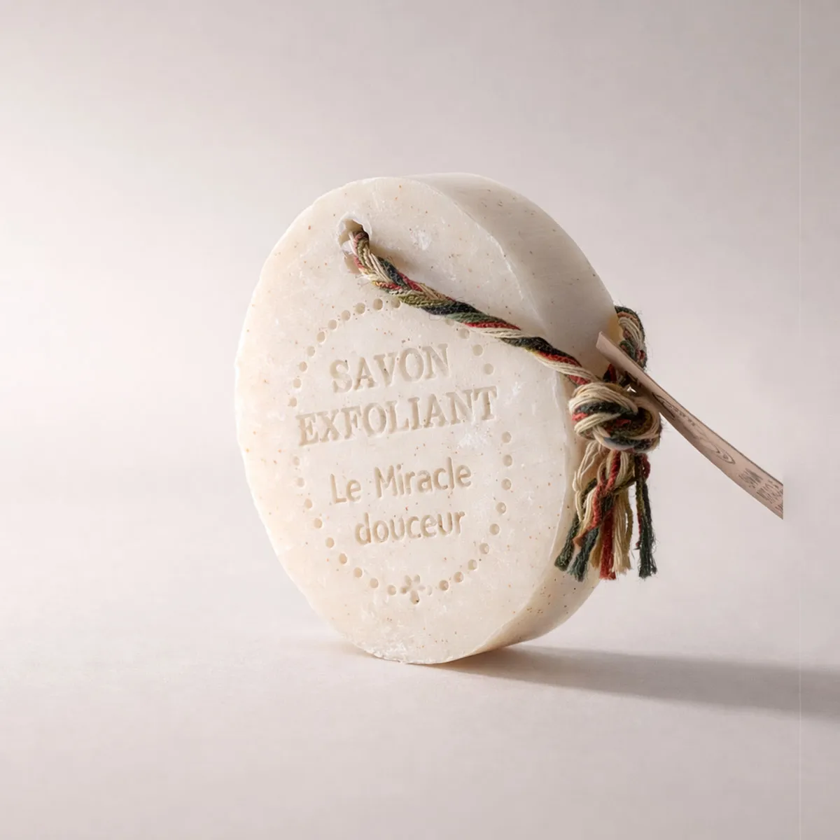 Mas du Roseau Pépites savon solide exfoliant noyaux d'olive