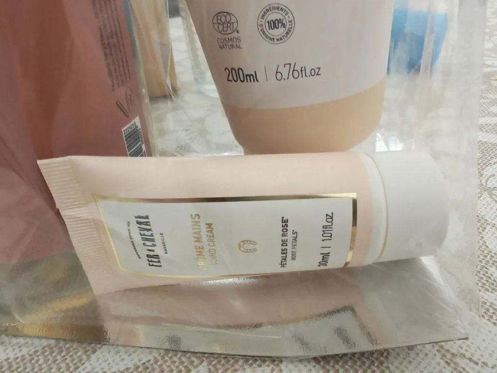 Savonnerie Fer à Cheval Crème Mains Parfumée Pétales de Rose 30ml douce