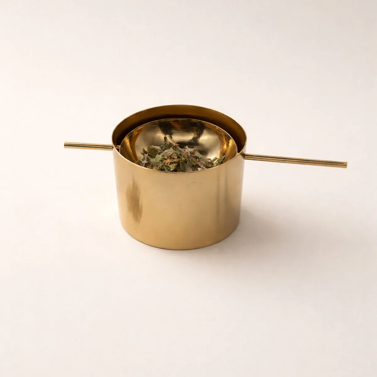 Mas du Roseau Pachamama brûleur à herbes métal doré